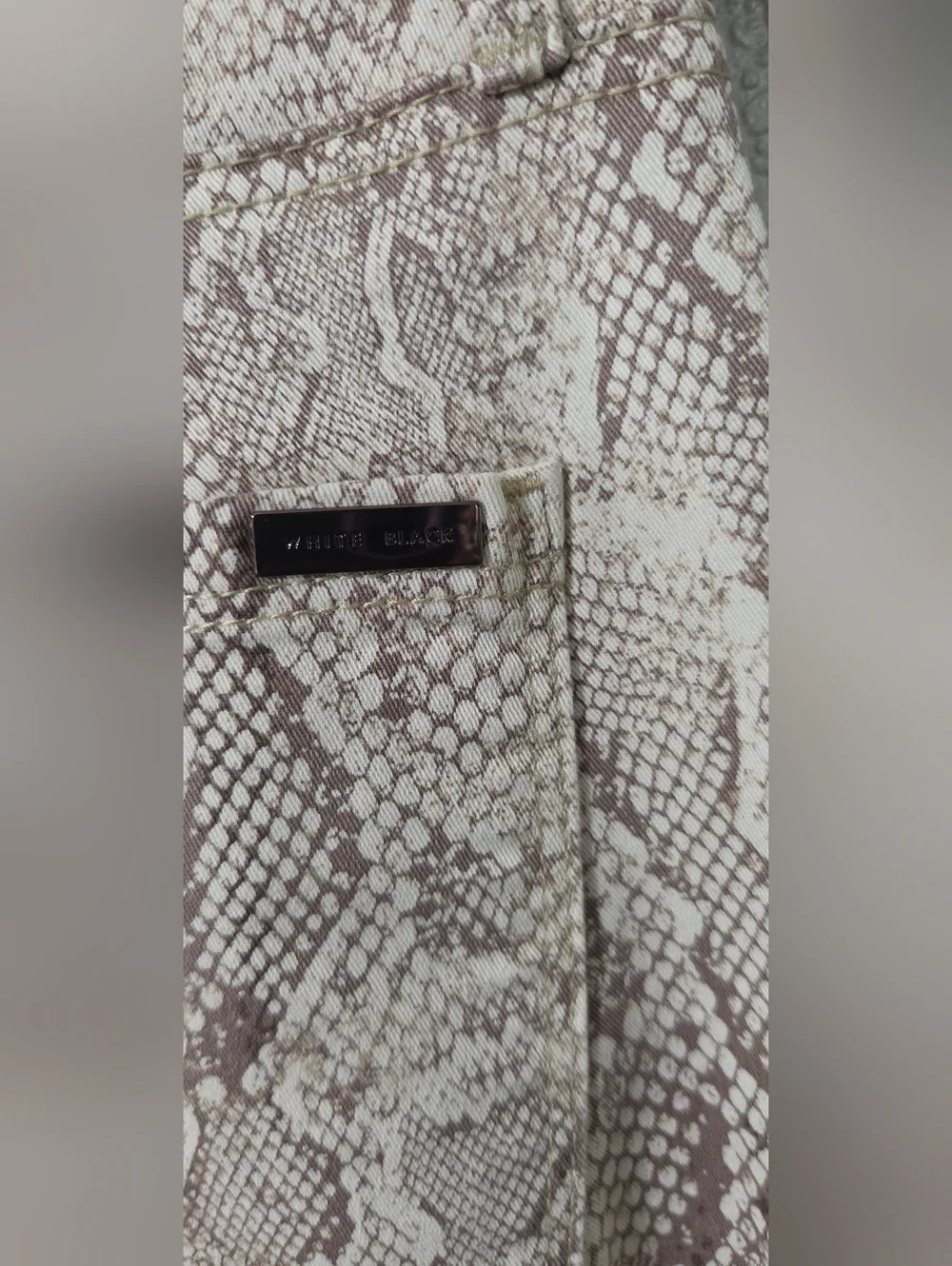 NWT White House Black Market Snake Print Skinny Pants - Taupe Size 2